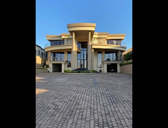 5 BEDROOM HOUSE FOR SALE IN OSLO BEACH